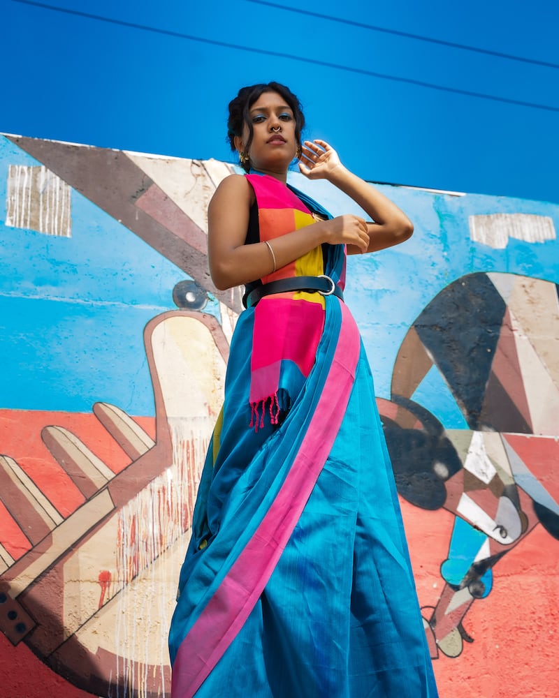 A belt is a trendy and stylish way to hold the sari in place. Photo: Six Yards Plus