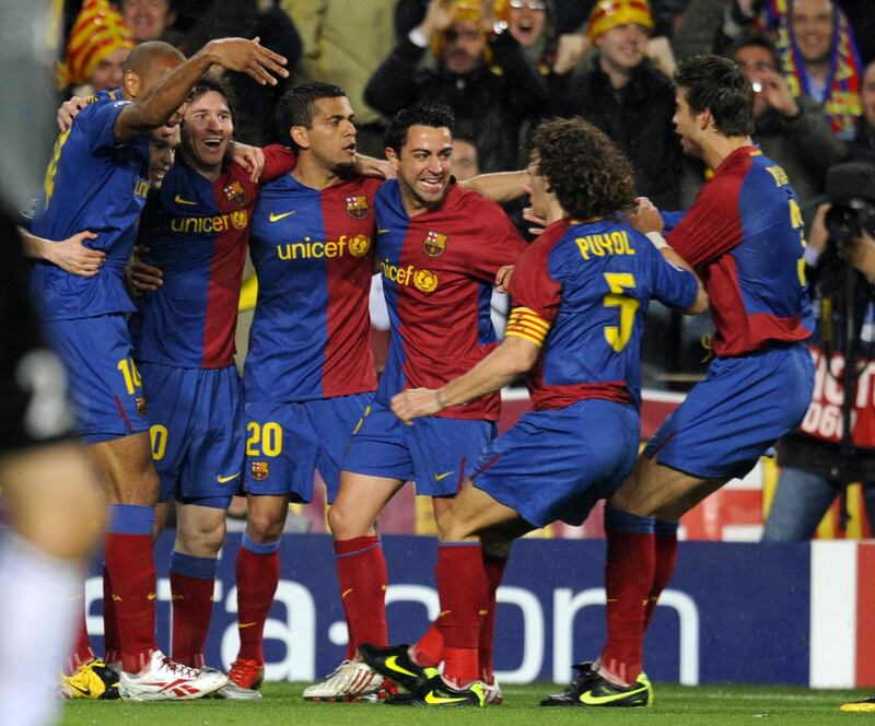 Barcelona��s Argentinean forward Lionel Messi (2L) is congratuled by his teammates after scoring during their Champions League quarter final football match against Bayern Munich at the Camp Nou stadium on April 8, 2009 in Barcelona. AFP PHOTO/LLUIS GENE / AFP PHOTO / LLUIS GENE