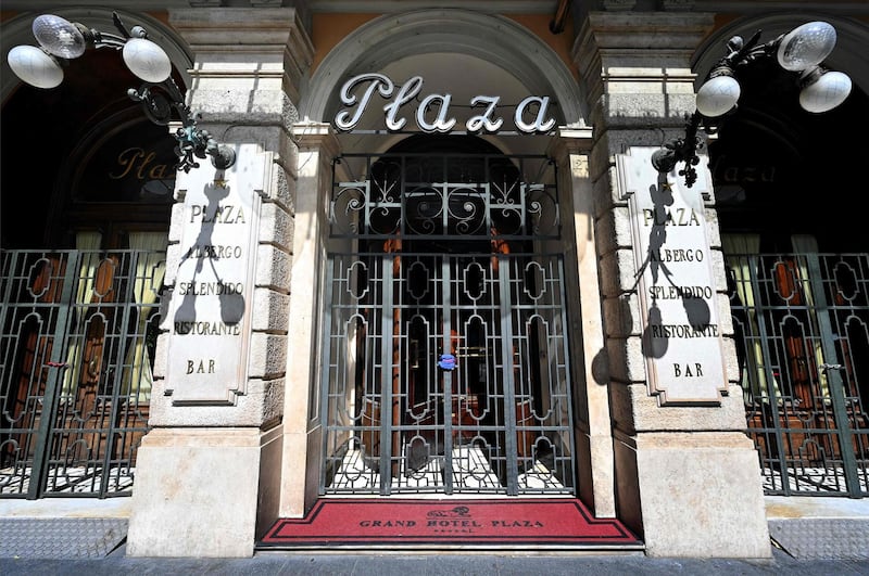 The closed main entrance of the Grand Hotel Plaza in Rome, during the country's lockdown aimed at curbing the spread of the COVID-19 infection, caused by the novel coronavirus.  AFP / Alberto Pizzoli