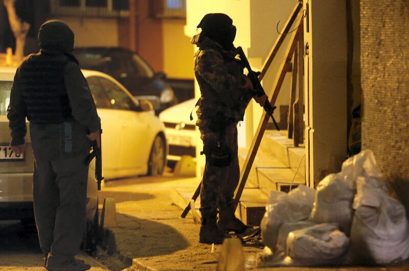 Members of police special forces take part in an operation near the police headquaters after an attack in Istanbul, Turkey, January 20, 2017. REUTERS/Osman Orsal