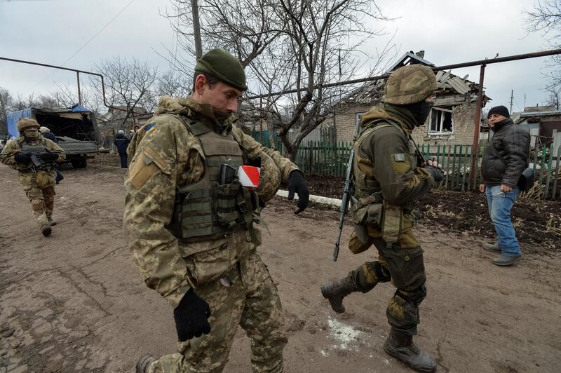 Ukrainian servicemen patrol area after recent shelling in the government-held village of Novoluhanske, Ukraine, December 19, 2017.  REUTERS/Oleksandr Klymenko