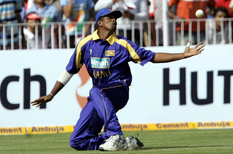 Sri Lankan Dilhara Lokuhettige drops a catch from a delivery by Indian batsman Irfan Pathan during the seventh and final one day international (ODI) match between India and Sri Lanka in Vadodara, 12 November 2005.  Sri Lanka were bowled out for 244 by India who hold an unassailable 5-1 lead in the ODI series.               AFP PHOTO/INDRANIL MUKHERJEE (Photo by INDRANIL MUKHERJEE / AFP)