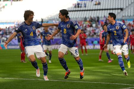 Takumi Minamino scores twice as Japan see off Vietnam at Asian Cup