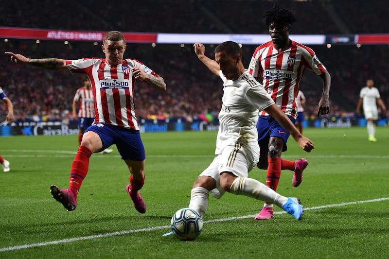 MADRID, SPAIN - SEPTEMBER 28: Kieran Trippier of Atletico Madrid battles for the ball with Eden Hazard of Real Madrid during the Liga match between Club Atletico de Madrid and Real Madrid CF at Wanda Metropolitano on September 28, 2019 in Madrid, Spain. (Photo by Denis Doyle/Getty Images)