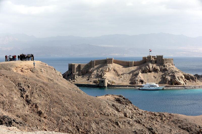 epa06458056 Tourists visit Salah al-Din citadel in the Red Sea resort town of Taba, 450 kilometers east of Cairo in the Sinai Peninsula, Egypt, 19 January 2018 (issued 20 January 2018).  EPA/KHALED ELFIQI