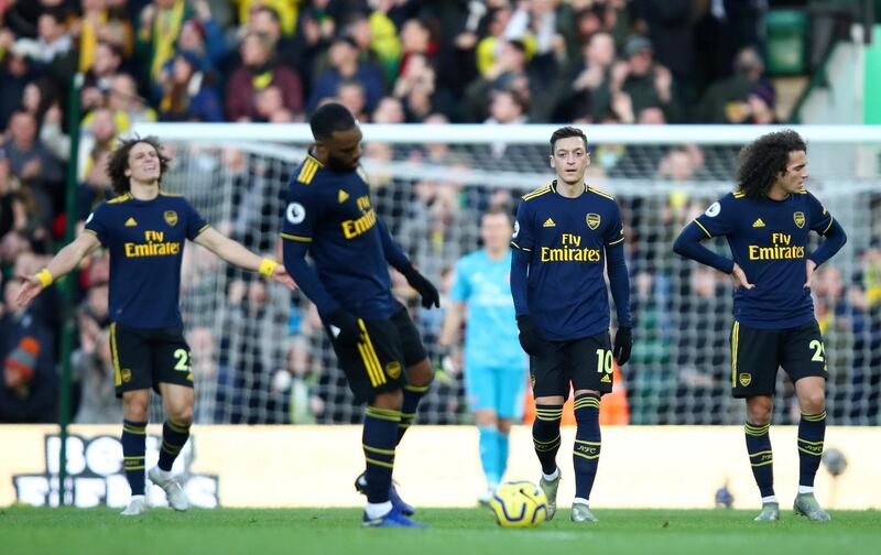 NORWICH, ENGLAND - DECEMBER 01: Mesut Ozil of Arsenal and team mates walk back to the half way line during the Premier League match between Norwich City and Arsenal FC at Carrow Road on December 01, 2019 in Norwich, United Kingdom. (Photo by Julian Finney/Getty Images)