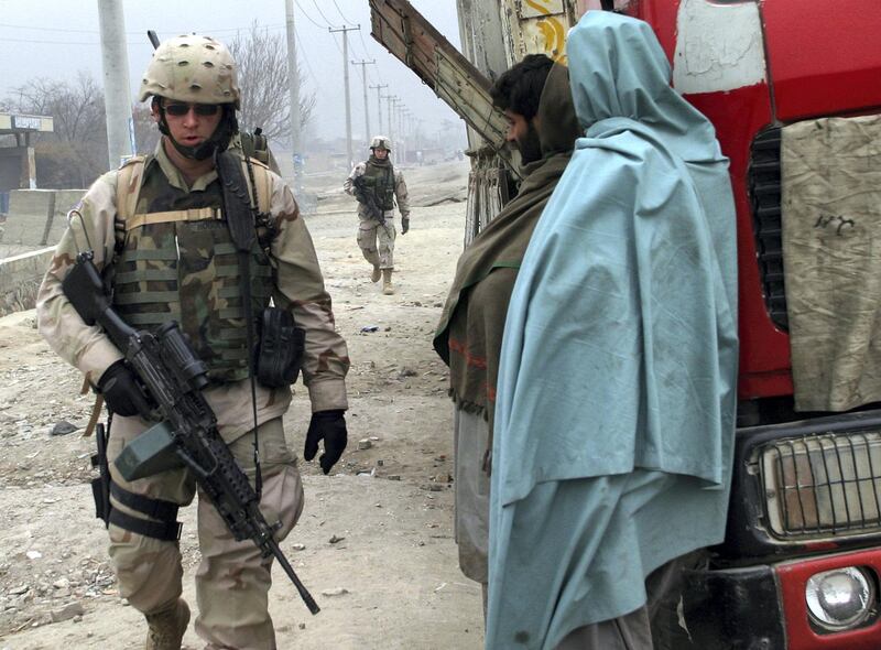 U.S. soldiers patrol a street in central Kabul December 11, 2004. U.S. troops have begun a new offensive to hunt Taliban and al-Qaeda militants through the harsh Afghan winter, aiming to weaken their capabilities ahead of upcoming spring parliamentary elections. REUTERS/Omar Sobhani  DB/fa