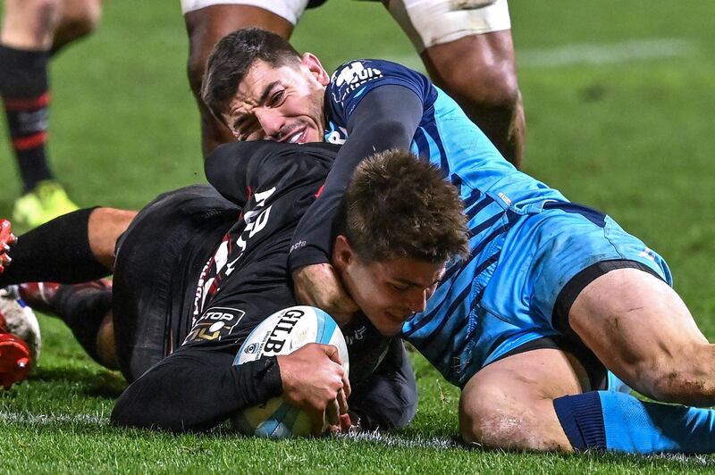 Toulouse's French flanker Antoine Miquel (C) scores a try during the French Top 14 Rugby union match between Montpellier and Toulouse at the GGL stadium in Montpellier, southern France, on January 2, 2021.  / AFP / Pascal GUYOT
