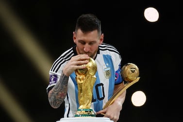Soccer Football - FIFA World Cup Qatar 2022 - Final - Argentina v France - Lusail Stadium, Lusail, Qatar - December 18, 2022 Argentina's Lionel Messi kisses the World Cup trophy after receiving the Golden Ball award as he celebrates after winning the World Cup REUTERS / Kai Pfaffenbach     TPX IMAGES OF THE DAY