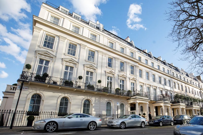 Houses and cars are seen in Eaton Square in Belgravia, London on March 8, 2018. (Photo by Tolga Akmen / AFP)