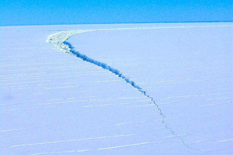 This picture taken by Richard Coleman shows a “loose tooth” on the Amery Ice Shelf in eastern Antarctica. AFP / Richard Coleman / Australian Antarctic Division
