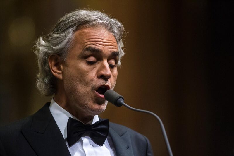 epa05619326 Italian tenor Andrea Bocelli performs during his free concert in St. Stephen?s Basilica in Budapest, Hungary, 05 November 2016.  EPA/Zsolt Szigetvary HUNGARY OUT