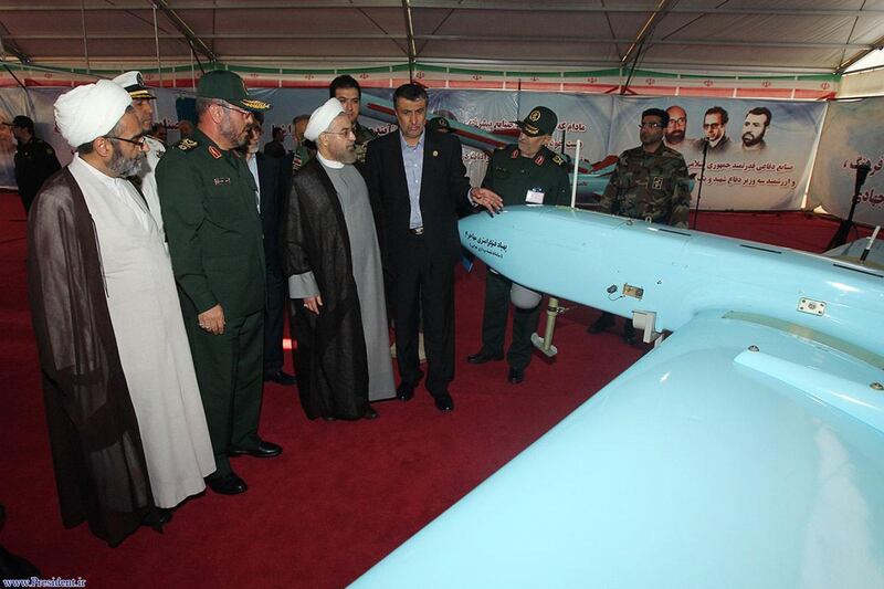 A handout picture released by the official website of the Iranian President, shows  president Hassan Rouhani (C) visiting a display of  Iran's drone, Mohajer 4, as part of Iran's defence capabilities exhibition inside the defence ministry building in Tehran on August 24, 2014. The foreign minister of Iran, which is aiding Iraq in its fight against jihadist-led militants, visited Baghdad, as gunmen made a renewed push for the country's main oil refinery. AFP PHOTO/HO/ IRANIAN PRESIDENCY WEBSITE


== RESTRICTED TO EDITORIAL USE - MANDATORY CREDIT "AFP PHOTO / HO/ IRANIAN PRESIDENCY WEBSITE " - NO MARKETING NO ADVERTISING CAMPAIGNS - DISTRIBUTED AS A SERVICE TO CLIENTS == (Photo by HO / IRANIAN PRESIDENCY WEBSITE / AFP)