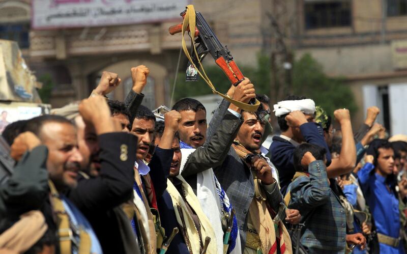 epa07015030 Supporters of Houthi rebels shout slogans during a gathering to mobilize more fighters into the Hodeidah battlefront, in Sana'a, Yemen, 12 September 2018. According to reports, the Houthi rebels continued to mobilize more tribal fighters into Hodeidah battlefronts against Yemen's Saudi-backed government forces as the fighting in Hodeidah has intensified over the past few days, where the government forces seized two major rebel supply routes near the key port city.  EPA/YAHYA ARHAB
