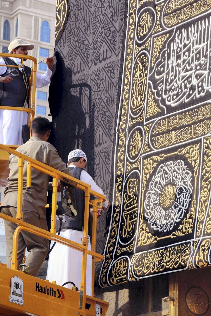 The Kaaba's kiswah is replaced. Saudi Press Agency