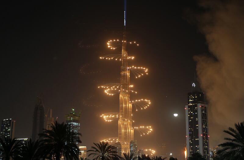 DUBAI , UNITED ARAB EMIRATES – Jan 1 , 2016 : Display of fireworks on the Burj Khalifa for the new year celebration in Dubai. ( Pawan Singh / The National ) For News. Story by Rezan Oueiti. ID no 57537 *** Local Caption ***  PS0101- NEW YEAR09.jpg