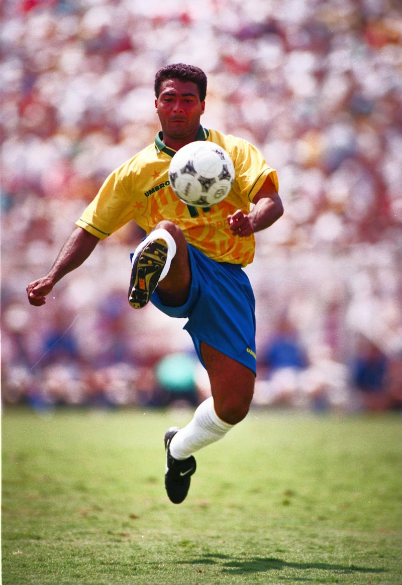 17 JUL 1994 :  ROMARIO OF BRAZIL IN SPECTACULAR ACTION  DURING THE ITALY V BRAZIL 1994 WORLD CUP FINAL AT THE ROSE BOWL STADIUM IN PASADENA, CALIFORNIA. Mandatory Credit: Ben Radford/ALLSPORT