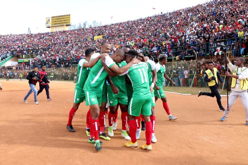 Malagasy players celebrate after scoring a goal against Senegal during their Africa Cup of Nations 2019 qualifier on September 9, 2018 in Antananarivo, Madagascar. - At least one person was killed and nearly 40 were injured in a stampede ahead of an Africa Cup of Nations qualifier Sunday in which Madagascar hit back twice to draw 2-2 with Senegal. (Photo by Mamyrael / AFP)