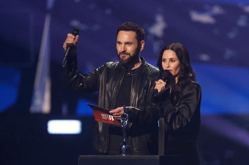 Johnny McDaid and Courteney Cox present an award. AFP