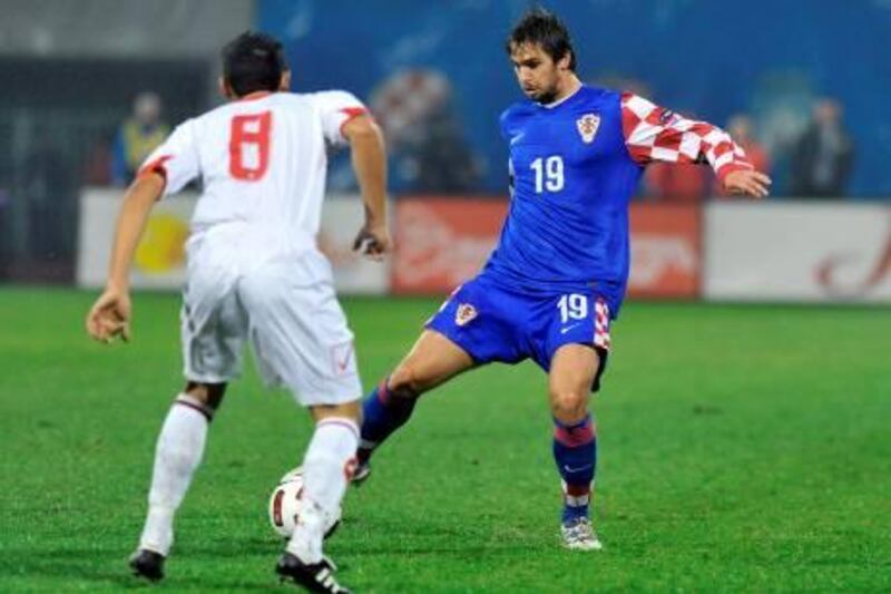 Croatia's Niko Kranjcar vies with Malta's Brifa Roderick during their Euro 2012 group F qualifying football match on November 17, 2010 at the Maksimir stadium in Zagreb.   AFP PHOTO / STRINGER
 *** Local Caption ***  680395-01-08.jpg