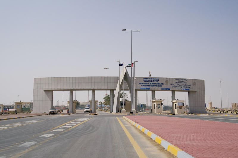 Sheikh Hamdan also visited Al Ghuwaifat border crossing.