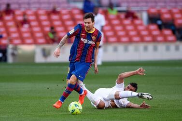 BARCELONA, SPAIN - OCTOBER 24: Carlos Casemiro of Real Madrid CF tackles Lionel Messi of FC Barcelona during the La Liga Santander match between FC Barcelona and Real Madrid at Camp Nou on October 24, 2020 in Barcelona, Spain. Sporting stadiums around Spain remain under strict restrictions due to the Coronavirus Pandemic as Government social distancing laws prohibit fans inside venues resulting in games being played behind closed doors. (Photo by Alex Caparros/Getty Images)