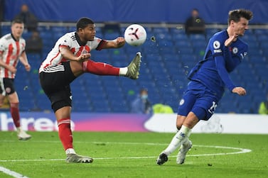 Soccer Football - Premier League - Chelsea v Sheffield United - Stamford Bridge, London, Britain - November 7, 2020 Sheffield United's Rhian Brewster in action with Chelsea's Mason Mount Pool via REUTERS/Mike Hewitt EDITORIAL USE ONLY. No use with unauthorized audio, video, data, fixture lists, club/league logos or 'live' services. Online in-match use limited to 75 images, no video emulation. No use in betting, games or single club /league/player publications. Please contact your account representative for further details.