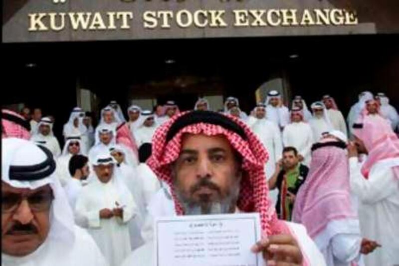 An investor holds an official protest announcement in front of the Kuwait Stock Exchange October 23, 2008. Around 50 dealers and investors demonstrated outside Kuwait's stock market on Thursday, criticising the government for allowing small investors to suffer after the Arab world's second-largest bourse took a new hit. REUTERS/Jassim Mohammed  (KUWAIT) *** Local Caption ***  SIN002_KUWAIT-BOURS_1023_11.JPG