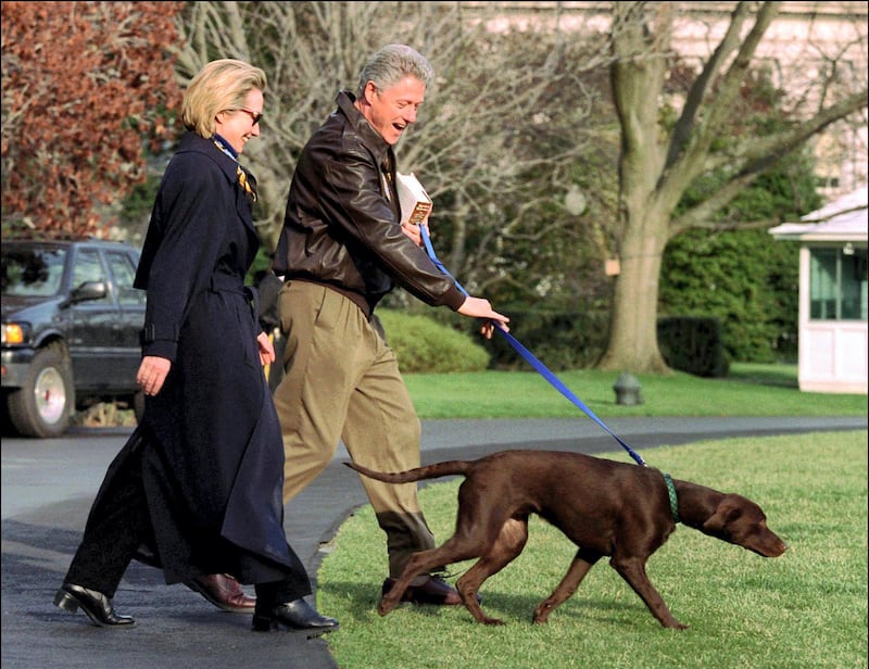 NO FILM, NO VIDEO, NO TV, NO DOCUMENTARY - Â© Chuck Kennedy/KRT/ABACA. 31407-1. Washington-DC-USA, 03/1998. President and Mrs. Clinton walk their dog Buddy across the south lawnof the White House to board Helicopter Marine One in March 1998. Buddy was killed by a car near the former president's homNo Use France rights only
1998.