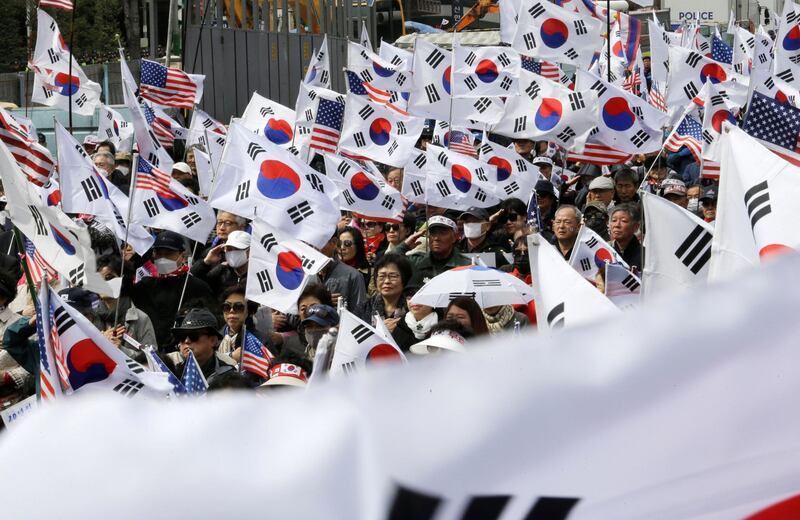 Supporters of former South Korean President Park Geun-hye stage a rally to call for her release near the Seoul Central District Court in Seoul.  Ahn Young-joon / Reuters