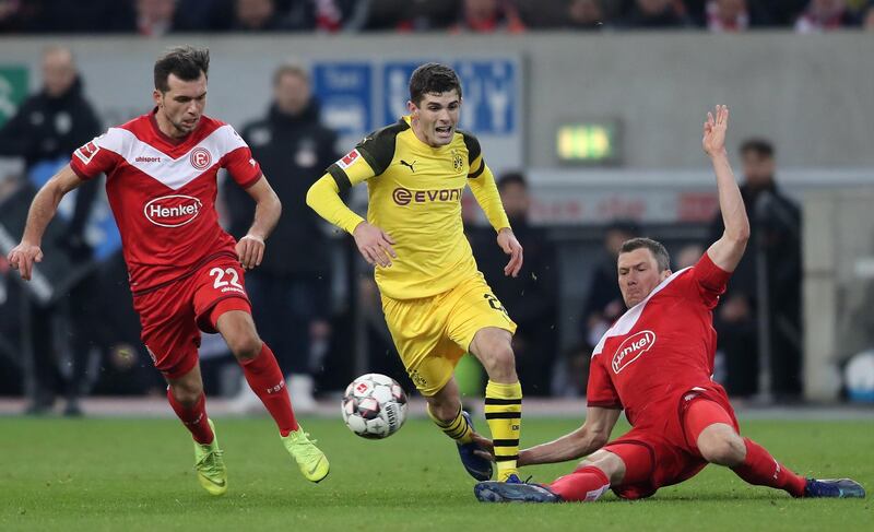 epa07239288 Duesseldorf's Kevin Stoeger (L) and Duesseldorf's Oliver Fink (R) in action with Dortmund's Christian Pulisic (R)  during the German Bundesliga soccer match between Fortuna Duesseldorf and Borusia Dortmund in Duesseldorf, Germany, 18 December 2018.  EPA/FRIEDEMANN VOGEL CONDITIONS - ATTENTION:  The DFL regulations prohibit any use of photographs as image sequences and/or quasi-video.