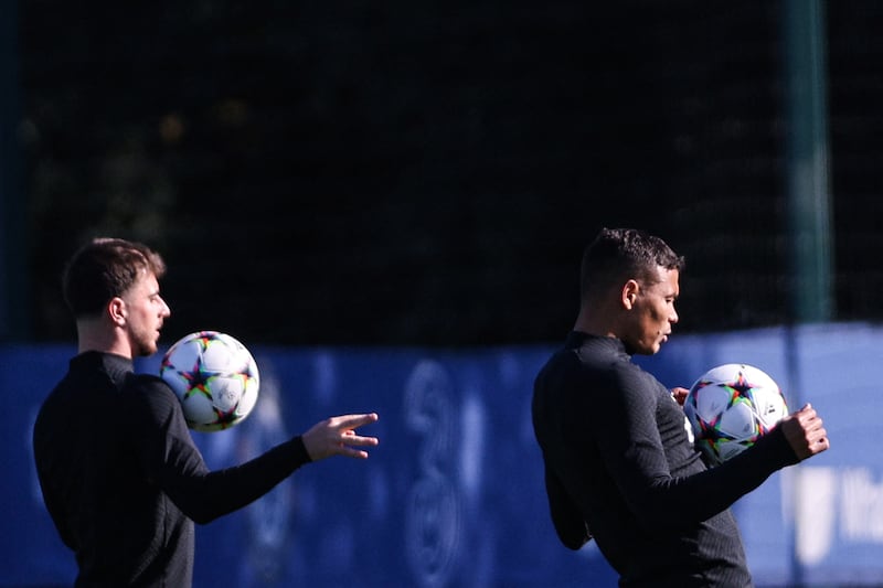 Chelsea's Mason Mount and Thiago Silva control the ball during training on October 10, 2022. AFP