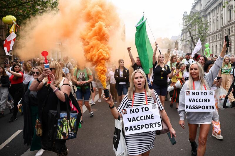 Demonstrators participate in an anti-lockdown and anti-vaccine protest, amid the spread of the coronavirus disease (COVID-19), in London, Britain, May 29, 2021. REUTERS/Henry Nicholls