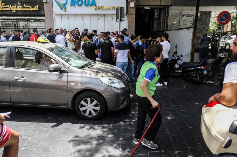 People queue outside a currency exchange bureau in Lebanon's capital Beirut on June 18, 2020.  / AFP / JOSEPH EID
