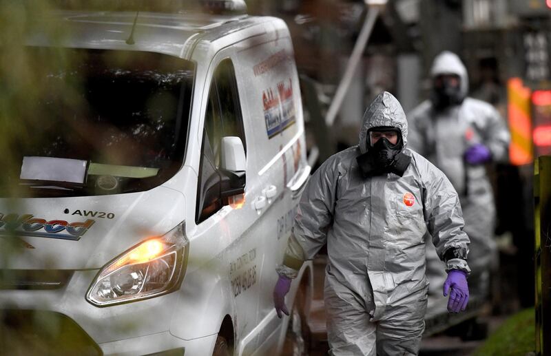 epa06598702 Members of the armed forces in protective suits investigate a property in Winterslow near Salisbury in Britain, 12 March 2017. Russian ex-spy Sergei Skripal and his daughter were attacked with a nerve agent on 04 March 2018. Skripal and his daughter Yulia remain in a 'very serious' condition.  EPA/NEIL HALL