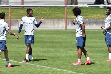 (L-R) Bayern Munich's Polish striker Robert Lewandowski, Bayern Munich's Austrian defender David Alaba, Bayern Munich's Dutch midfielder Joshua Zirkzee and Bayern Munich's midfielder Davies Alphonso react during a training session at the team's training area in Munich, southern Germany, on April 16, 2020, amid the novel coronavirus COVID-19 pandemic. / AFP / Christof STACHE