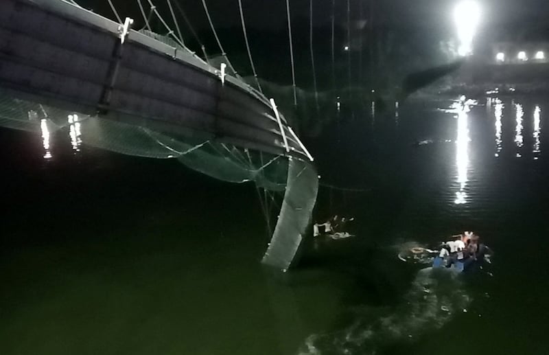 A view shows a damaged part of a suspension bridge after it collapsed in Morbi town in the western state of Gujarat, India, October 30, 2022.  REUTERS/Stringer NO RESALES.  NO ARCHIVES. 