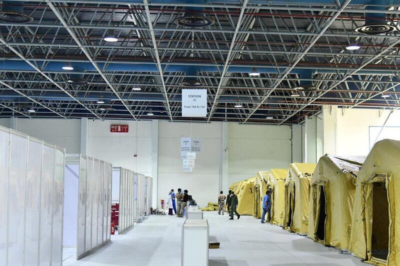 The Jeddah Health Affairs Department opened its first field hospital on Sunday to treat COVID-19 patients in an effort to alleviate hospitals overrun with virus patients.
The 500-bed facility is located at the Jeddah Center for Exhibitions and Events and was set up on an area covering 8,000 square meters.
