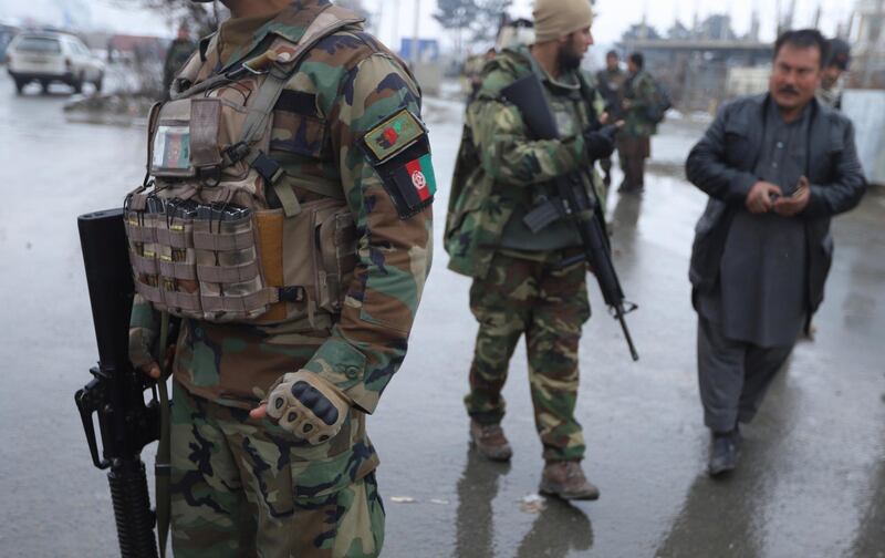 epa06483254 Afghan soldiers stand guard outside the Marshal Faheem Military academy, after an attack in Kabul, Afghanistan, 29 January 2018. At least five Afghan soldiers were killed as the same number of insurgents on 29 January attacked a battalion of the Afghan army in Kabul and a gunfight between the attackers and security forces broke out.  EPA/JAWAD JALALI