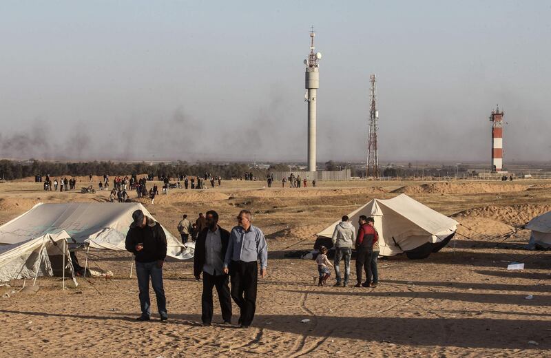 Palestinian gather at the site of a tent protest on April 8, 2018, on the Israel-Gaza border east of Rafah in the southern Gaza Strip.
Clashes erupted on the Gaza-Israel border a week after similar demonstrations led to violence in which Israeli force killed 19 Palestinians, the bloodiest day since a 2014 war. / AFP PHOTO / SAID KHATIB