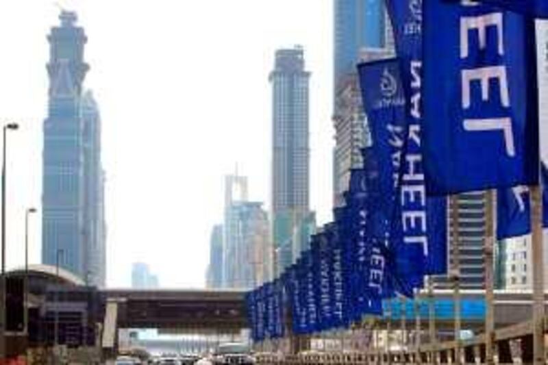 banners of Dubai's property giant Nakheel line a road in the Gulf emirate of Dubai on November 30, 2009. Dubai's property developer Nakheel, part of the debt-laden Dubai World conglomerate, has asked for a suspension in trading of all its Islamic bonds, the NasdaqDubai bourse said on its website. AFP PHOTO/KARIM SAHIB *** Local Caption ***  345668-01-08.jpg *** Local Caption ***  345668-01-08.jpg