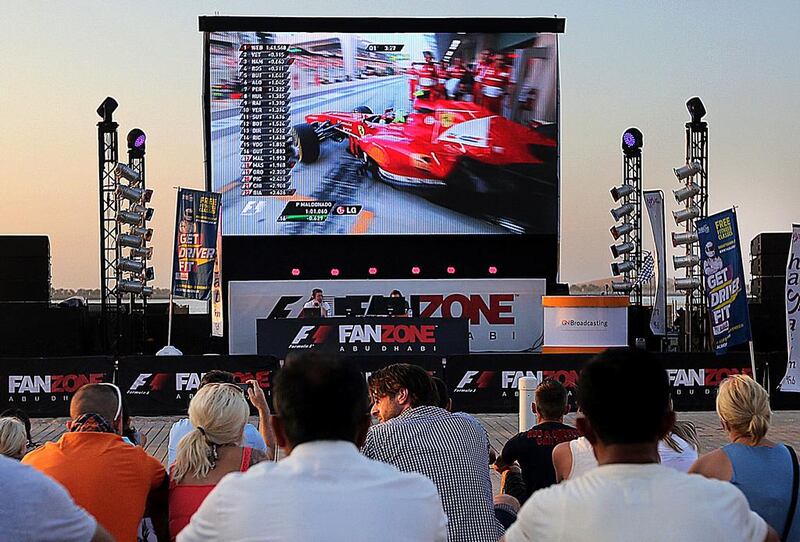 The big screen captivates fans during the F1 Qualifying Races at the Abu Dhabi Corniche. Satish Kumar / The National