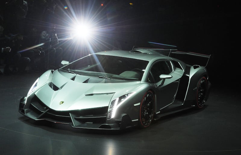 epa03609786 The Lamborghini Veneno is introduced by Volkswagen on the eve of the first press day of the 83rd Geneva International Motor Show, in Geneva, Switzerland, 04 March 2013. The Geneva International Motor Show will open its doors to the public from March 7-17, 2013 at PALEXPO in Geneva.  EPA/ULI DECK *** Local Caption ***  03609786.jpg