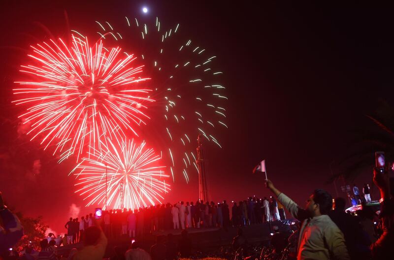 People watch a fireworks display as part of Pakistan National Day celebrations in Lahore early on March 23, 2019. / AFP / ARIF ALI
