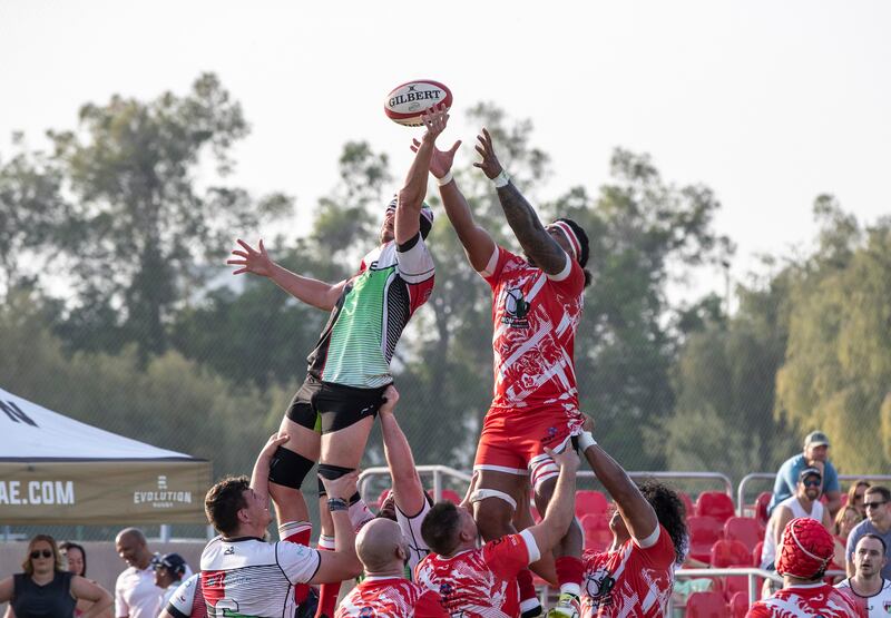 Lian Smit of Abu Dhabi Harlequins and Samuel Tau of Dubai Tigers contest a line-out.