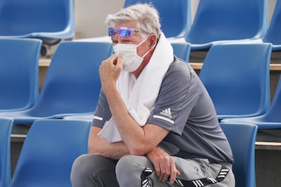 epa08126191 A spectator wears a mask due to poor air quality during qualifying at the Australian Open at Melbourne Park in Melbourne, Australia, 14 January 2020.  EPA/MICHAEL DODGE EDITORIAL USE ONLY AUSTRALIA AND NEW ZEALAND OUT