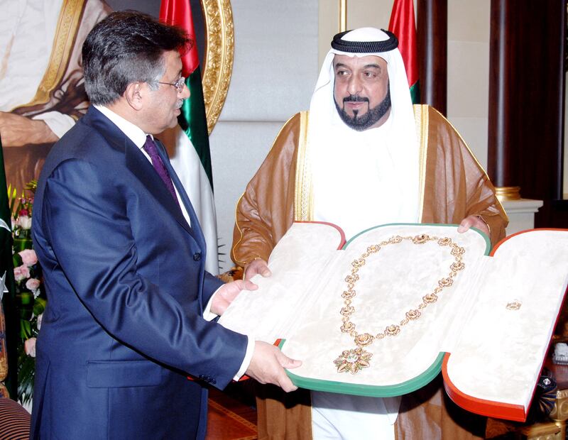 Mr Musharraf receives a gift from President Sheikh Khalifa  in Abu Dhabi on January 24, 2007. AFP
