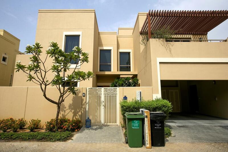 Al Raha Gardens villas: Q2 no change. 3BR: Dh160-190,000. 4BR: Dh195-230,000. 5BR: Dh250-320,000. Q2 2013-2014 up 3%. Mona Al-Marzooqi / The National 

