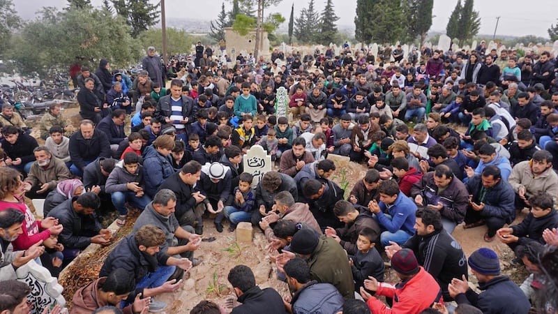 Mourners attend the funeral of Raed Fares and Hammoud al-Jneid in the village of Kafranbel in the northwestern province of Idlib on November 23, 2018. / AFP / Muhammad HAJ KADOUR
