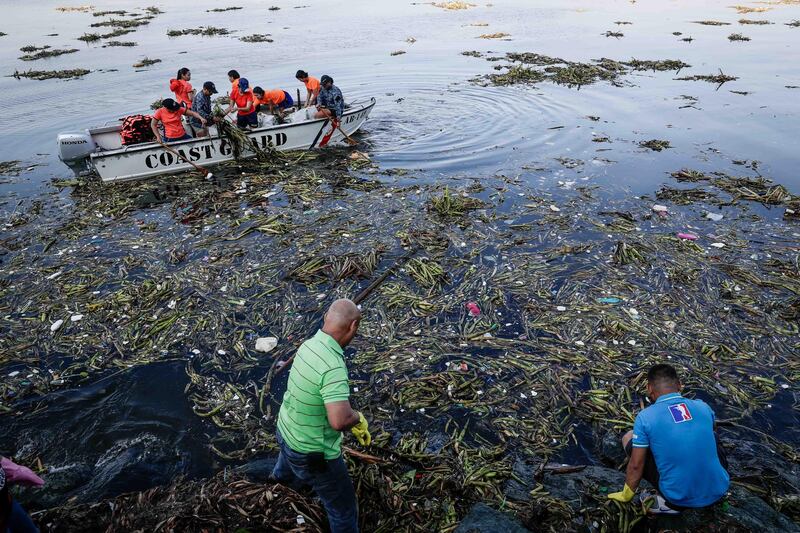 Volunteers collect garbage during the International Coastal Clean-up Day in Manila Bay, Manila, Philippines. International Coastal Clean-up Day is celebrated annually every third Saturday of September in more than 100 countries all over the world. This year's theme ris 'Harnessing the Power of People to Fight Ocean Trash.'  Mark R Cristino / EPA.